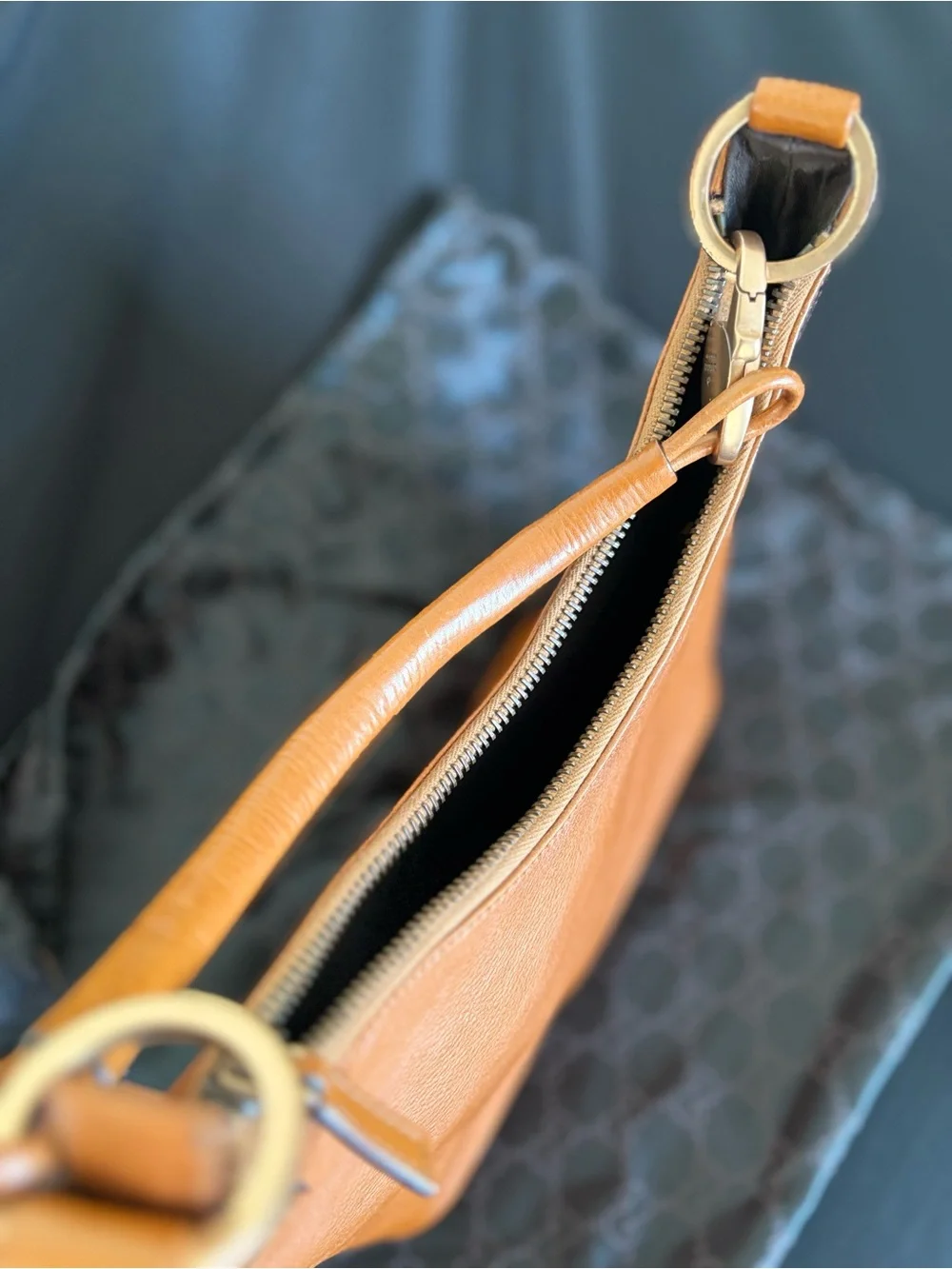 Vintage Gucci GG Ring Handle Small Hobo Bag Tan Leather Y2K